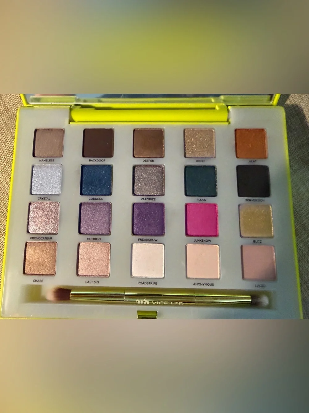 Urban Decay Vice LTD Neon Lime Green Eyeshadow Palette - Picture 2 of 6